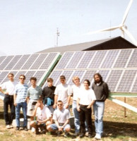 40 let fotovoltaiky na FEL ČVUT: Jak se z technologické kuriozity stal špičkový obor a nejrychleji rostoucí typ elektrické energie na světě